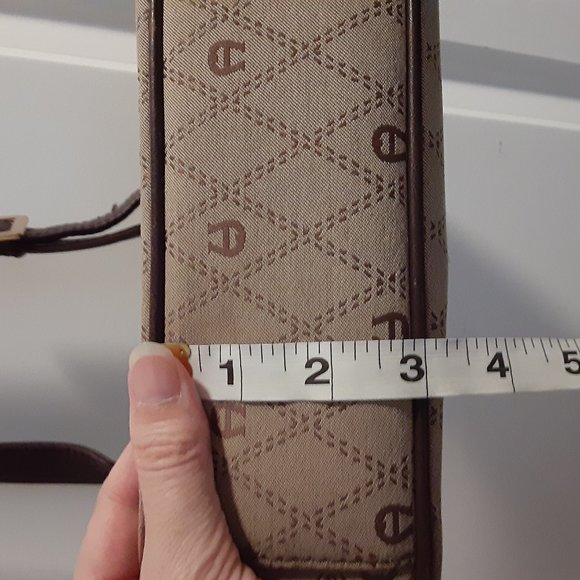 Lovely Aigner Beige Logo Shoulder Bag w Adjustable Strap - Picture 14 of 16